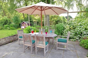 Maison, salle de bains attenante | Jardin