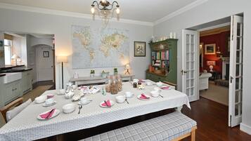 House, Ensuite | Shared kitchen