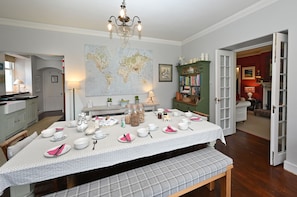Maison, salle de bains attenante | Cuisine partagée