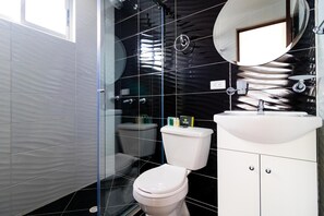 Een douche, handdoeken