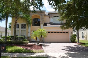 House, 5 Bedrooms | Exterior