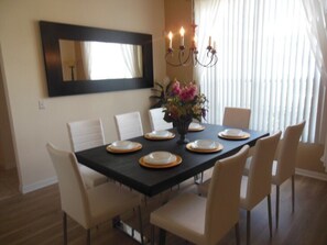 冷蔵庫、電子レンジ、オーブン、食器洗い機