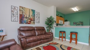 Appartement | Salle de séjour | Téléviseur à écran plat, foyer