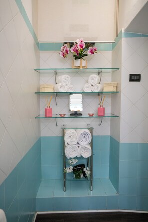 Interior - SANTA CROCE GARDEN APARTMENT, 2 BEDROOMS, PATIO, FREE WI-FI (Firenze)