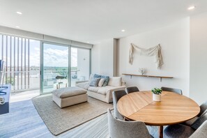 TV - Ocean view condo w/ luxury pool access, central AC, WiFi & shared rooftop/dock (Cancun)