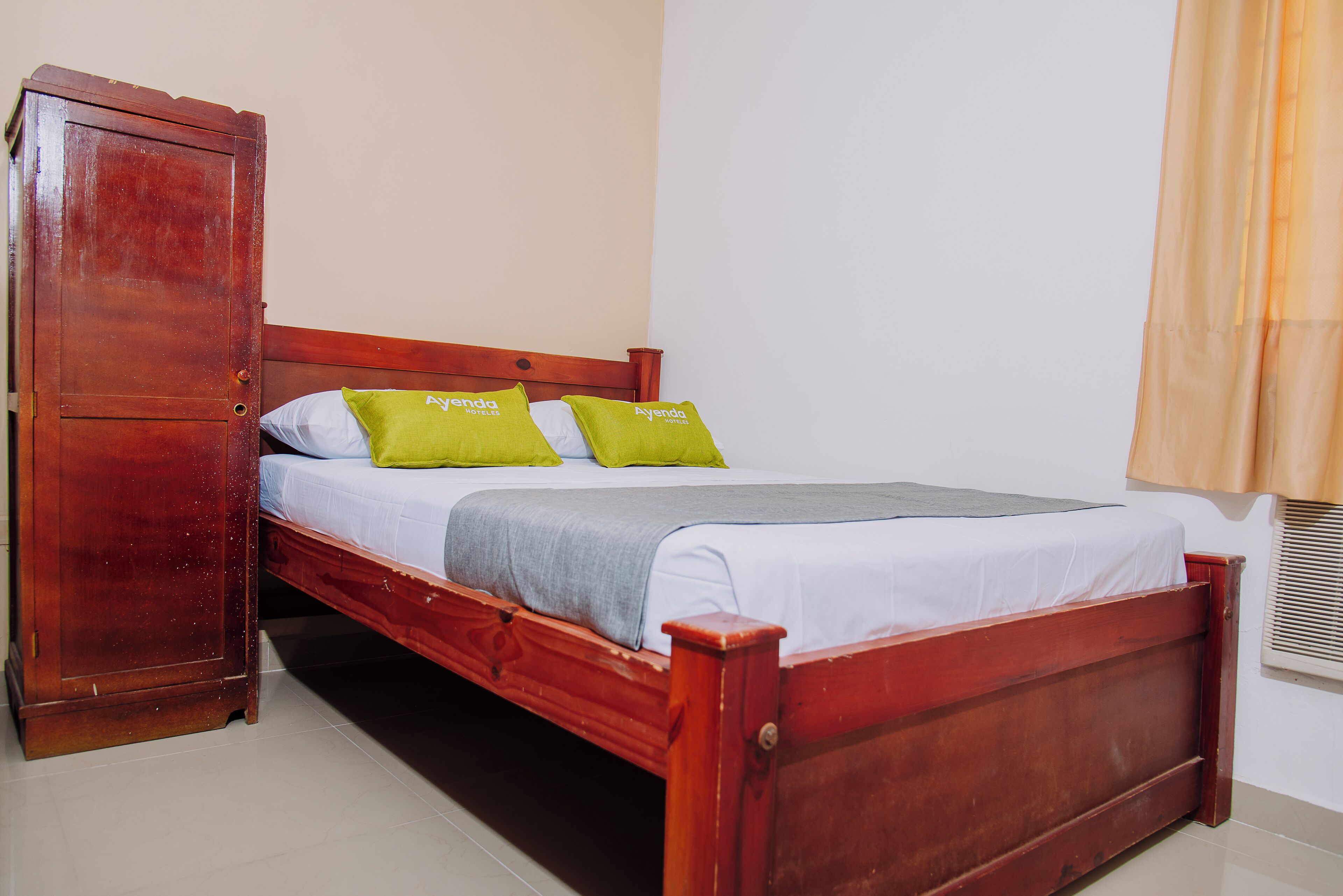 Ropa de cama hipoalergénica, wifi gratis y ropa de cama 