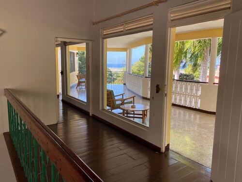 Coastal DeLuxe at The Blue Orchid B&B with Pool