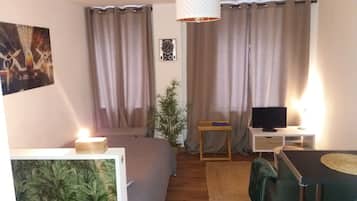 1 habitación, tabla de planchar con plancha, wifi y ropa de cama