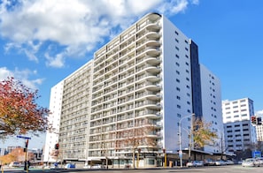 Front of property - Harbour View Two Bedroom Apartment (Auckland)