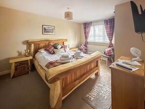 4 bedrooms, free WiFi, bed sheets