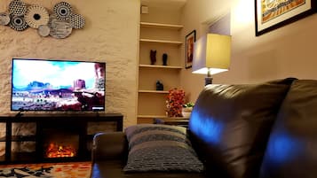 Smart TV, DVD player, biblioteca musical