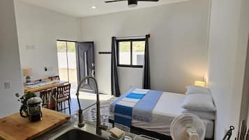 1 makuuhuone, työpöytä, ilmainen Wi-Fi, vuodevaatteet