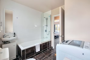 Townhome | Bathroom | Shower, free toiletries, hair dryer, towels