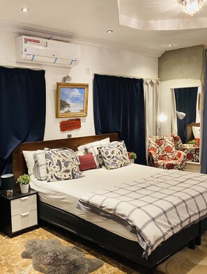 Premium bedding, individually decorated, individually furnished, desk - Belvoir Apart-Hotel (Freetown)
