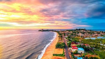 Beach nearby, beach shuttle, 20 beach bars