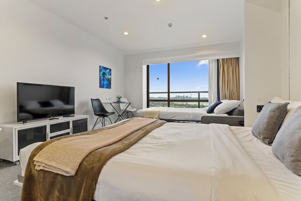 Sea City Views Takapuna Studio w Carpark