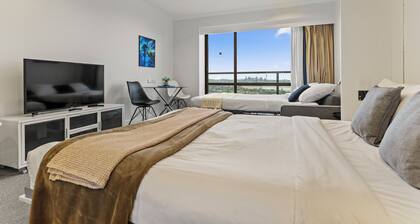 Sea City Views Takapuna Studio w Carpark