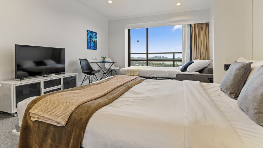 Sea City Views Takapuna Studio w Carpark