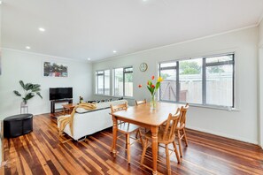 Ferienhaus | Wohnbereich | Smart-TV, Netflix, Streaming-Dienste