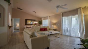 House | Living room | Flat-screen TV
