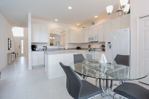 House | Private kitchen - SVV 003 - Providence Retreat 6 Bed Pool Home (Davenport)