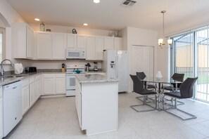 House | Private kitchen | Fridge, microwave, oven, dishwasher