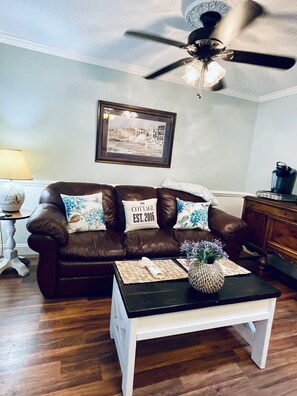 Smart-TV, Kamin, Bücher