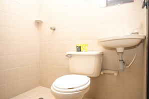 Shower, towels - Ayenda 1609 Hotel Arrecife Caribeño (Santa Marta)