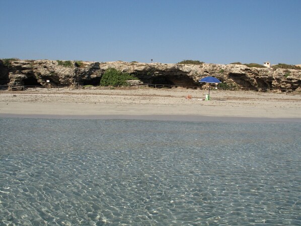 Beach - A Sicilian "Dammuso" nestled in the baroque of the Hyblean mountains. (Palazzolo Acreide)