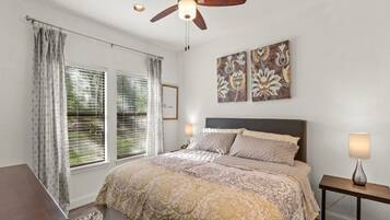 3 camere, una scrivania, ferro/asse da stiro, Wi-Fi gratuito