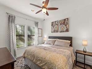 3 Schlafzimmer, Schreibtisch, Bügeleisen/Bügelbrett, kostenloses WLAN