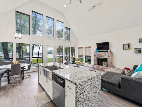 Melko Lakefront mökki täydellinen keidas rentoutua perheen ja ystävien kanssa