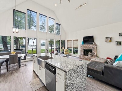 Quiet lakefront cottage a perfect oasis for relaxing with family and friends