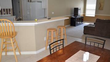 House, 4 Bedrooms | Private kitchen | Fridge, microwave, stovetop, dishwasher