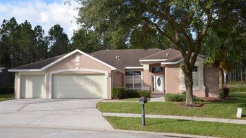 House, 4 Bedrooms | Exterior