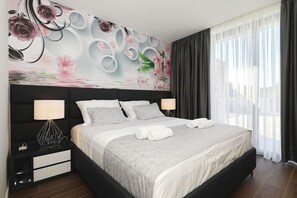 3 bedrooms, desk, iron/ironing board, free WiFi
