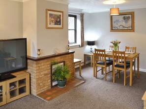 Dining - 2 bedroom accommodation in Sheringham (Sheringham)