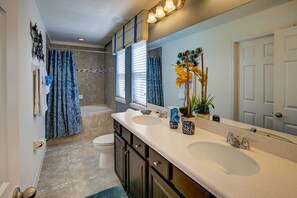 Villa | Bathroom