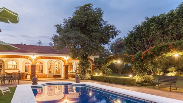 Front of property – evening/night - Residencia Jardin Real (Cuernavaca)