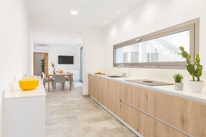 Réfrigérateur, micro-ondes, four, lave-vaisselle