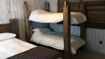 5 bedrooms, WiFi, bed sheets