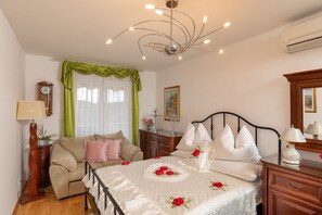 2 habitaciones, tabla de planchar con plancha, wifi y ropa de cama 