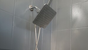 Ducha y cabezal de ducha tipo lluvia