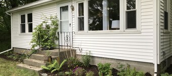 Southwest Harbor - Prime location - Freshly Remodeled two bedroom quiet side MDI