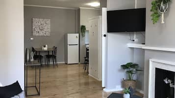 Smart TV, fireplace, stereo