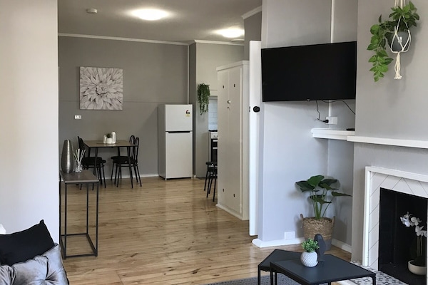 Televisor intel·ligent, llar de foc i estèreo