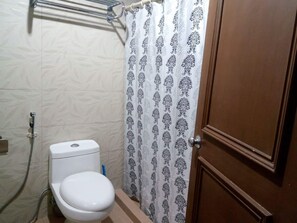 Apartamento, 1 habitación | Baño | Ducha