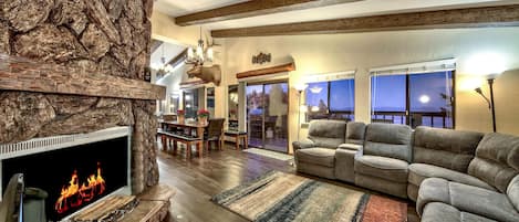 Room, Multiple Beds (MV50 Grand Lodge Lake Tahoe With Gam) | Living room