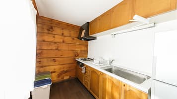 Family Cabin | Private kitchenette | Fridge, microwave, stovetop, electric kettle