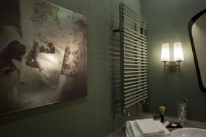 Hair dryer, towels, soap, shampoo - SPOTinROME designer apartment and luxury, rome historic district III column (Roma)